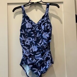 Cupshe Floral Blue Swimsuit, NWT, Slimming Fabric